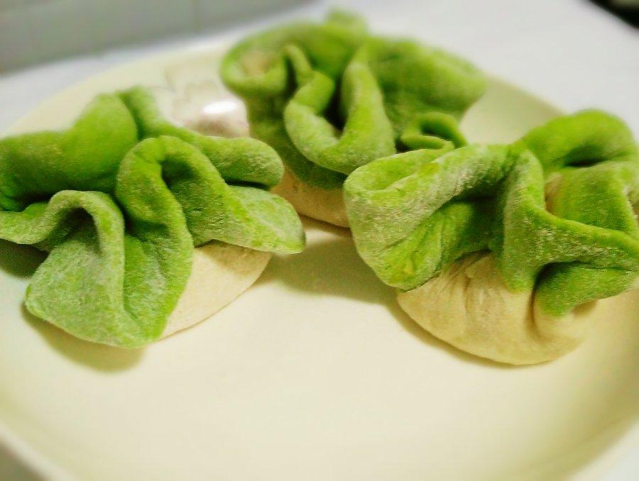 碧绿青菜包
