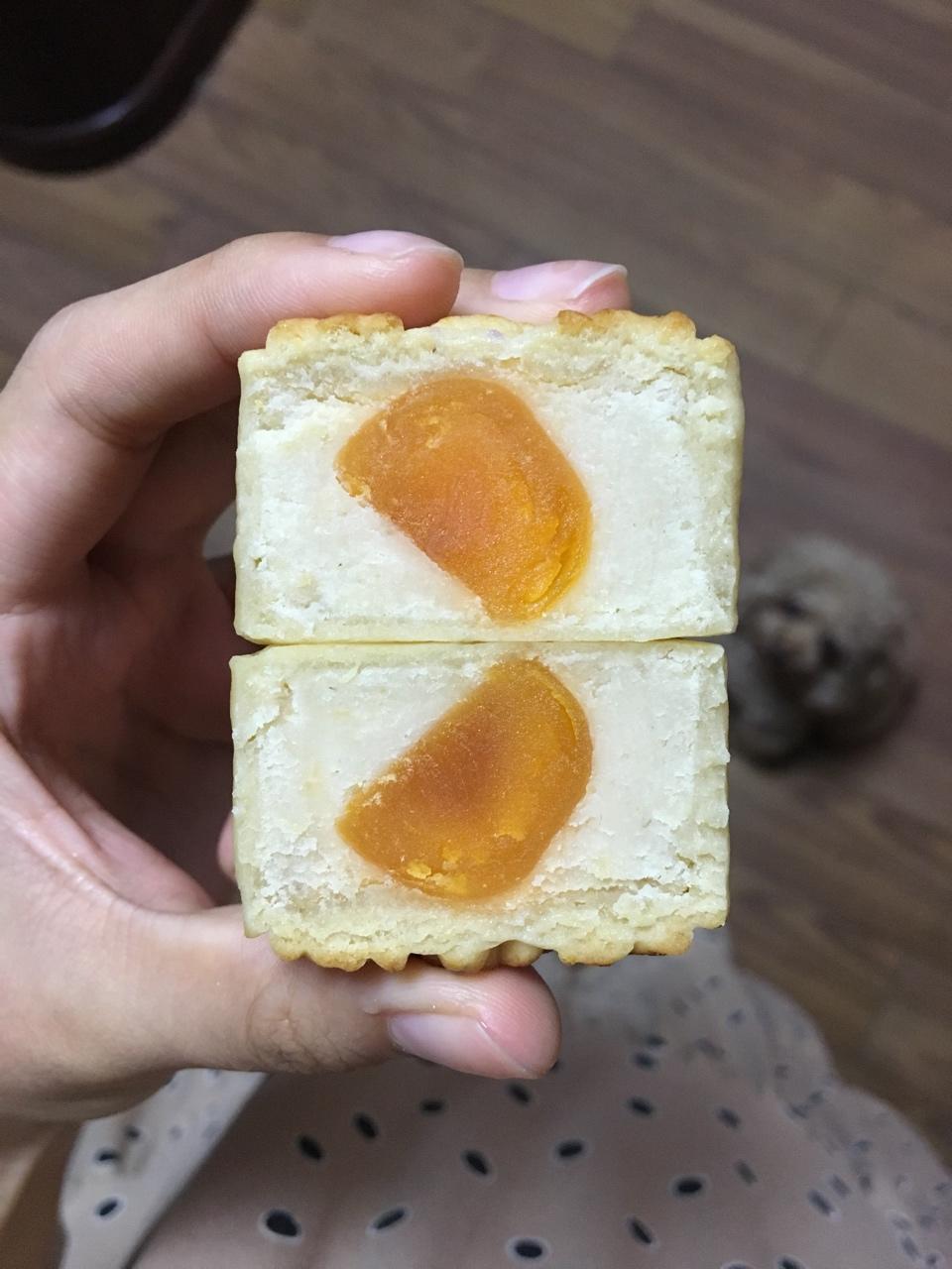 广式月饼—蛋黄莲蓉月饼