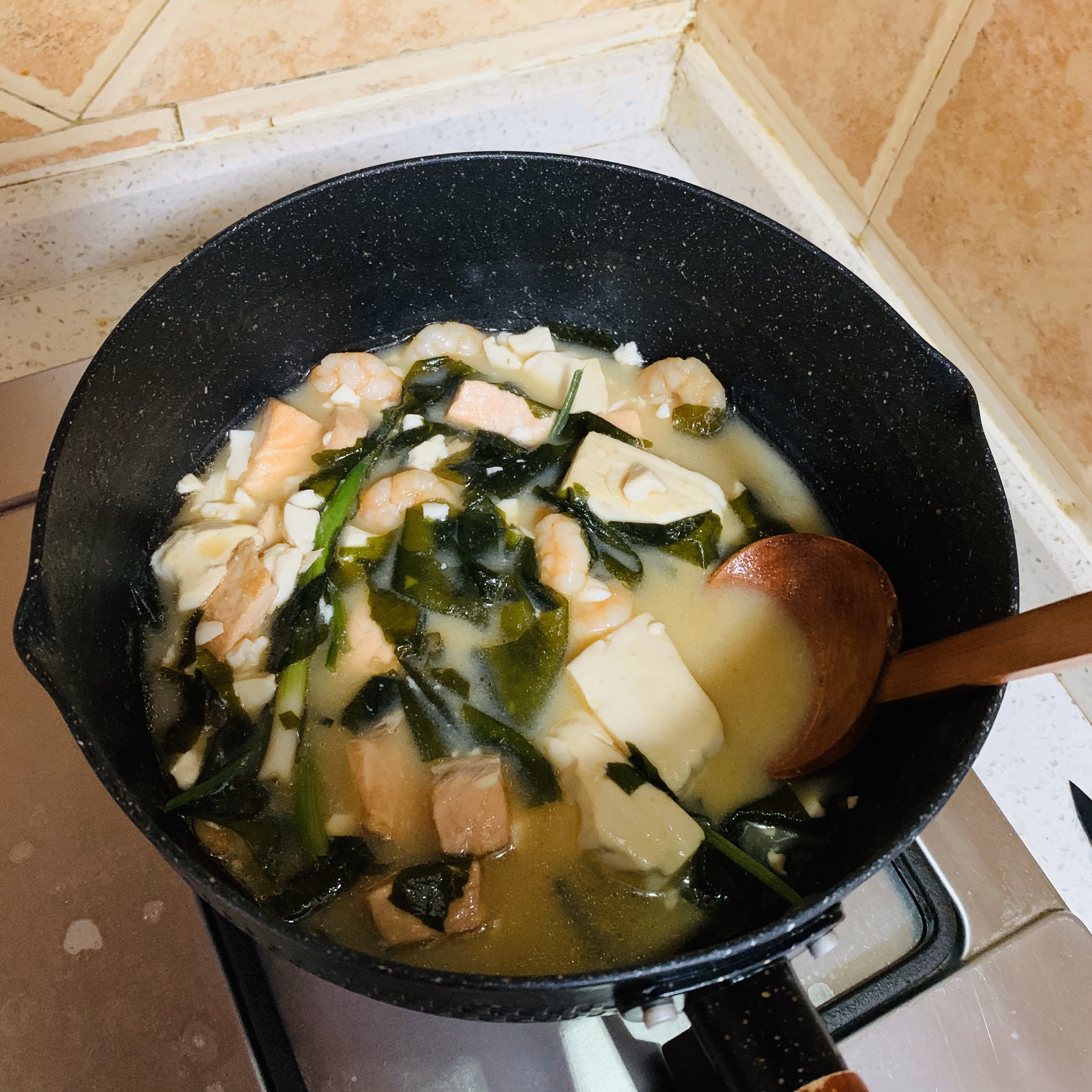 三文鱼豆腐味增汤（白味增）的做法 步骤6