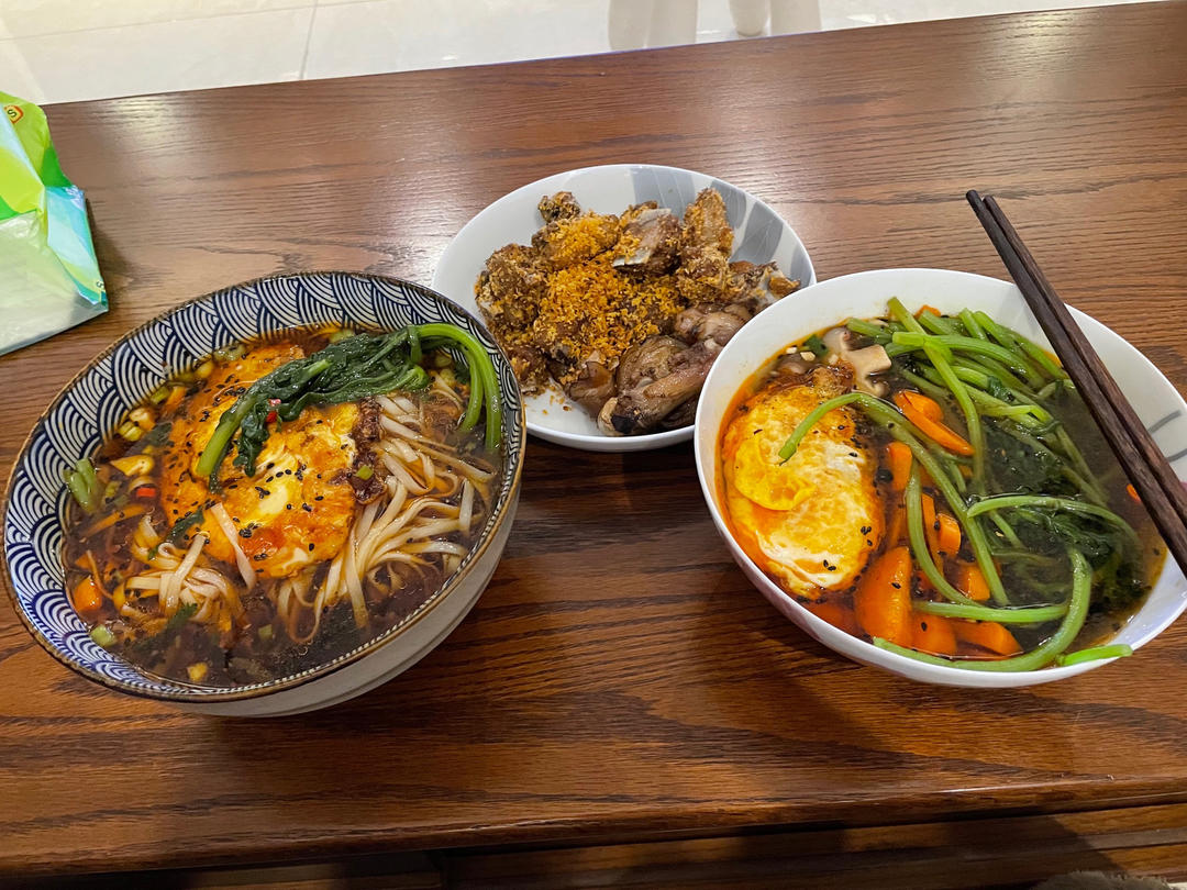 酸汤肥牛面