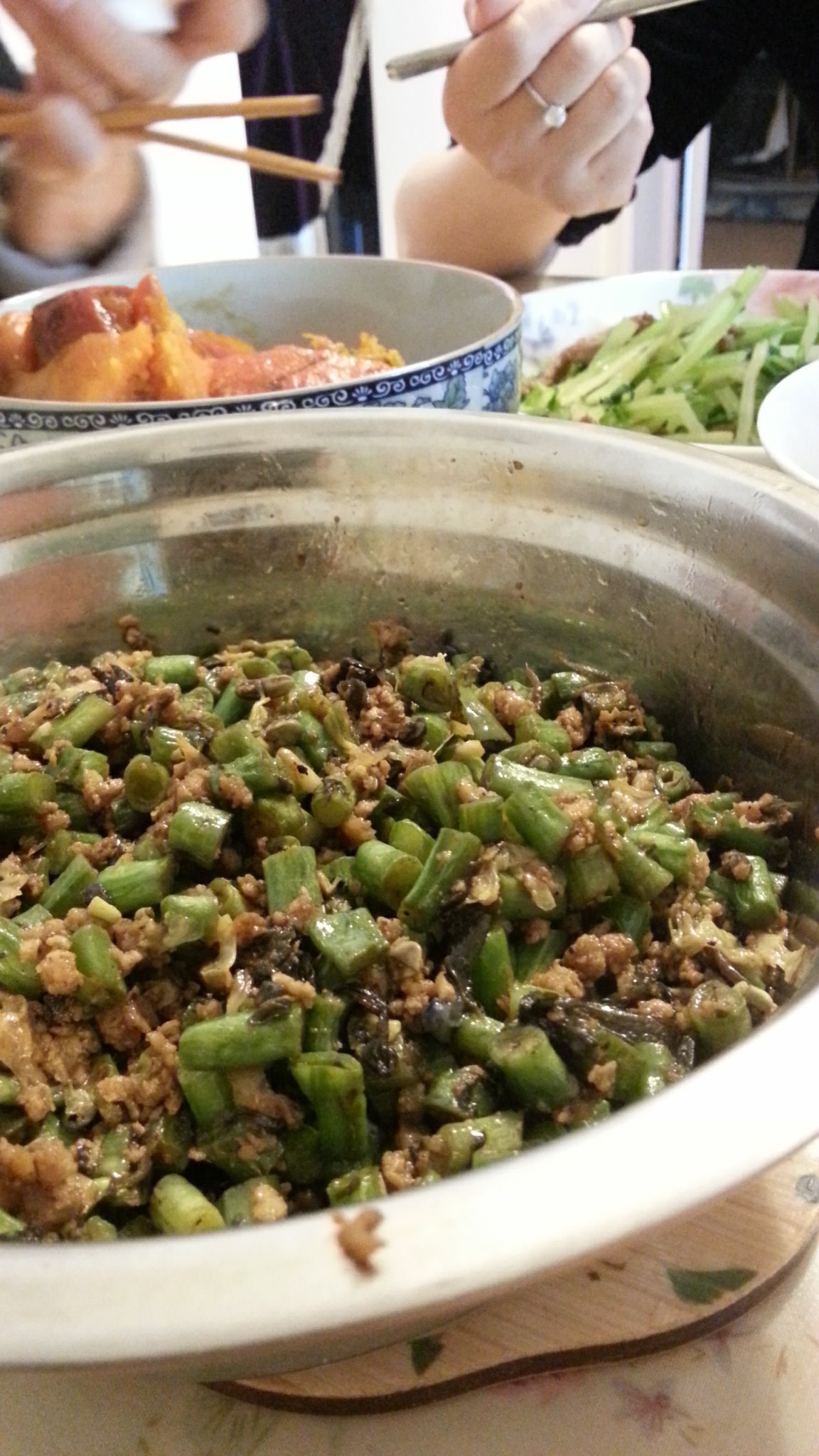 榄菜肉末炒豇豆