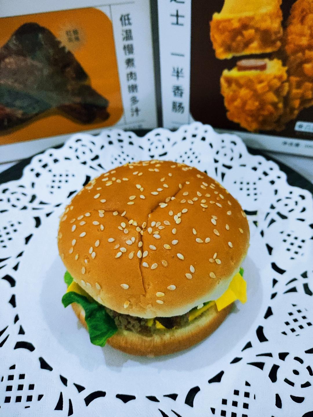 贝果芝士牛肉菠萝堡