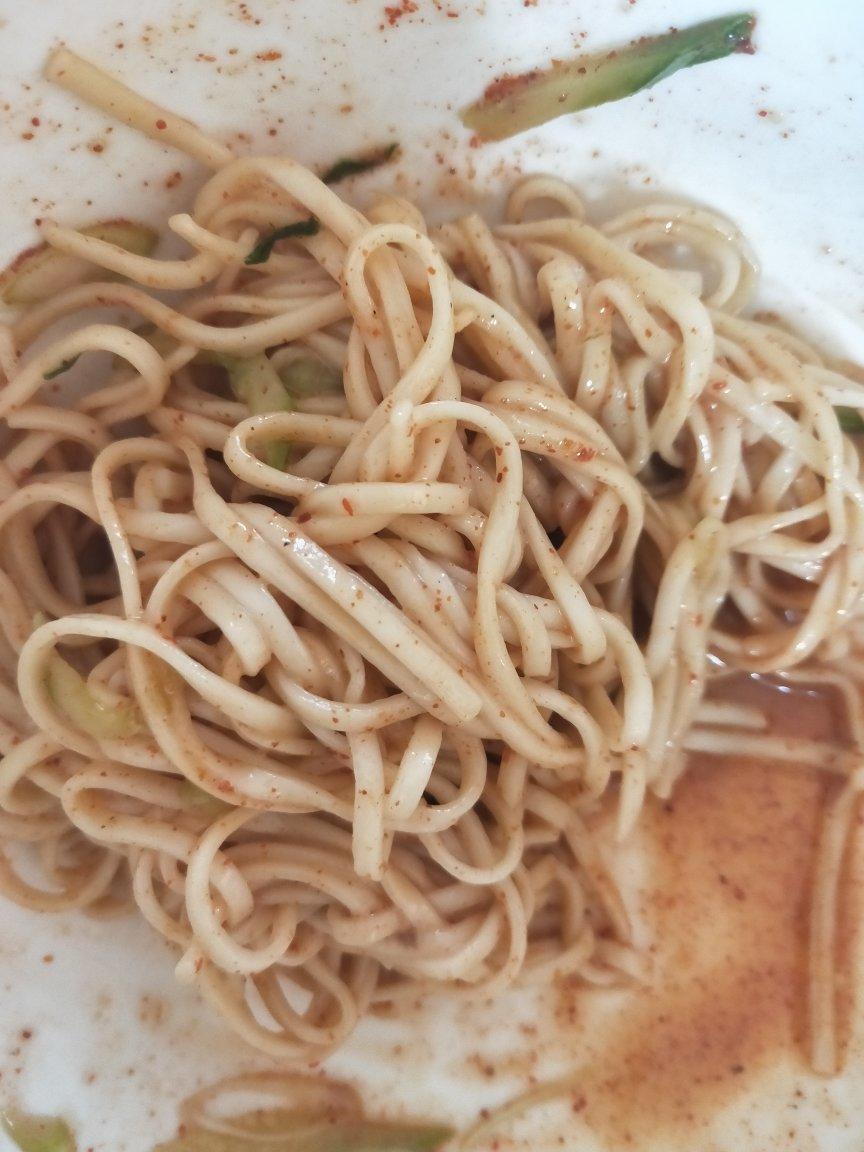 销魂雪碧拌面，主要是这碗灵魂拌面料的调制