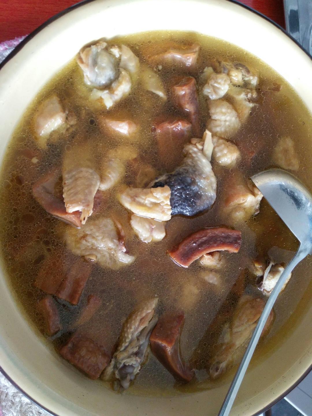 墨鱼鸡汤