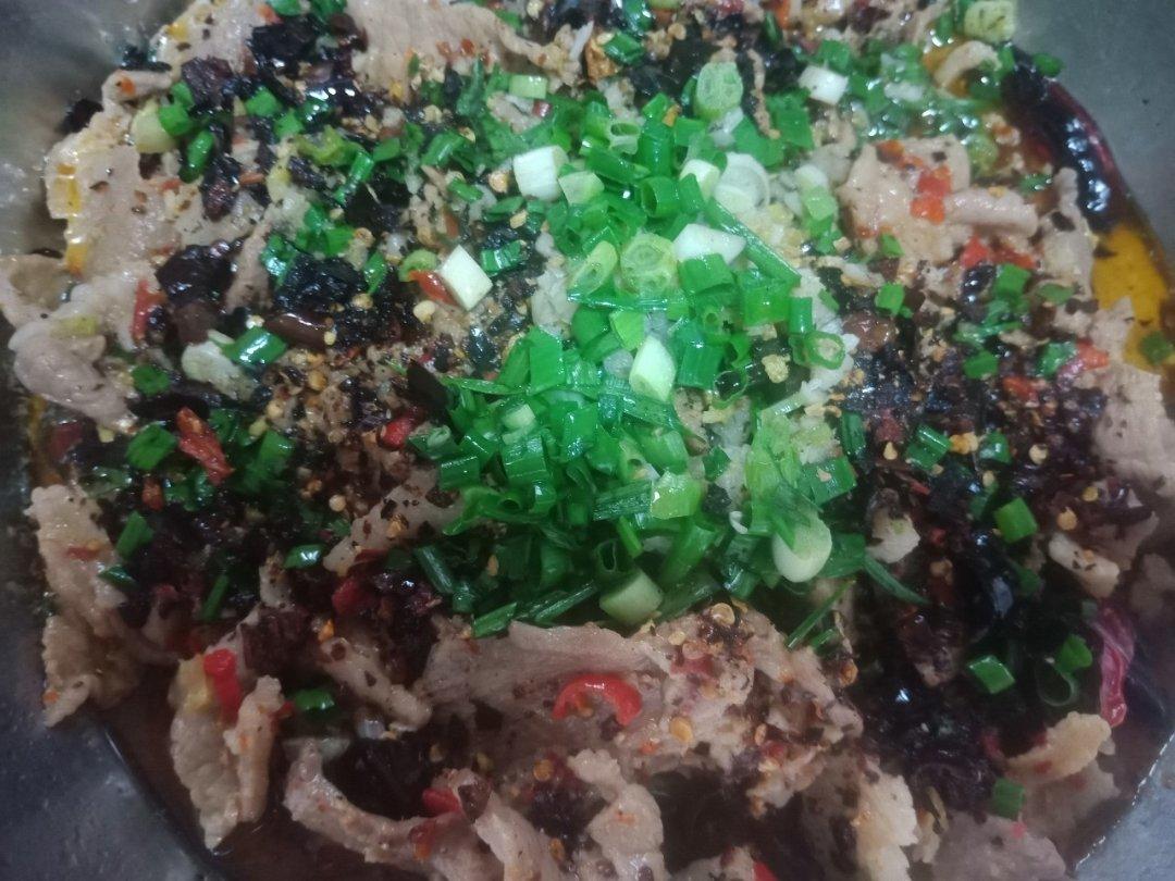 厨师长教你：“水煮肉片”的正宗做法，这味道真的很四川