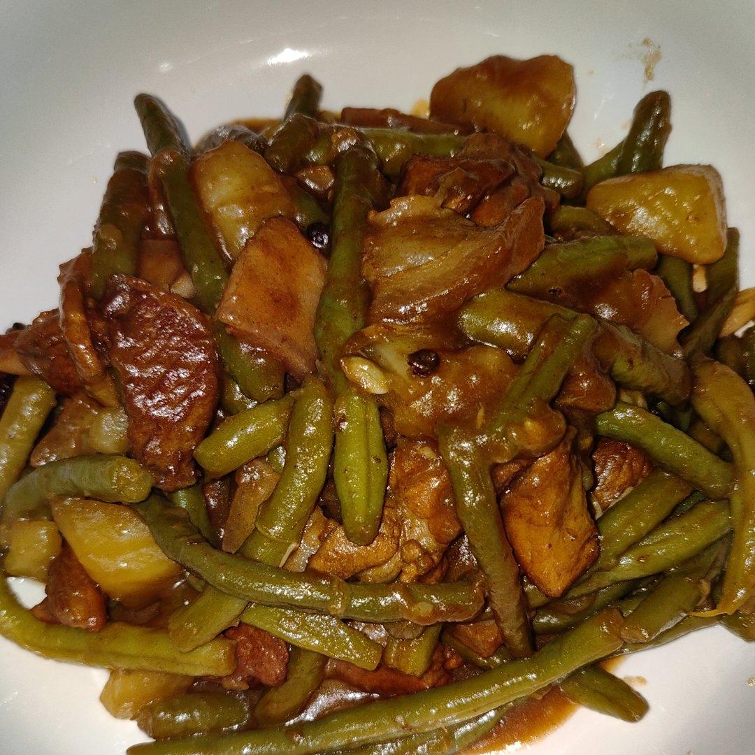 五花肉炖油豆角土豆
