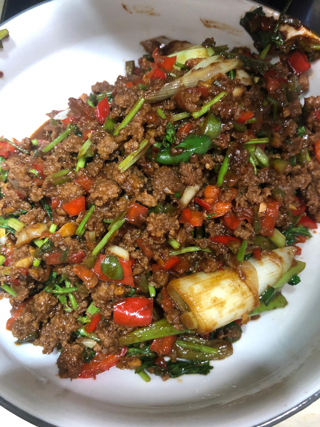 厨师长教你：“葱香牛肉”的家常做法，葱香扑鼻，细嫩可口