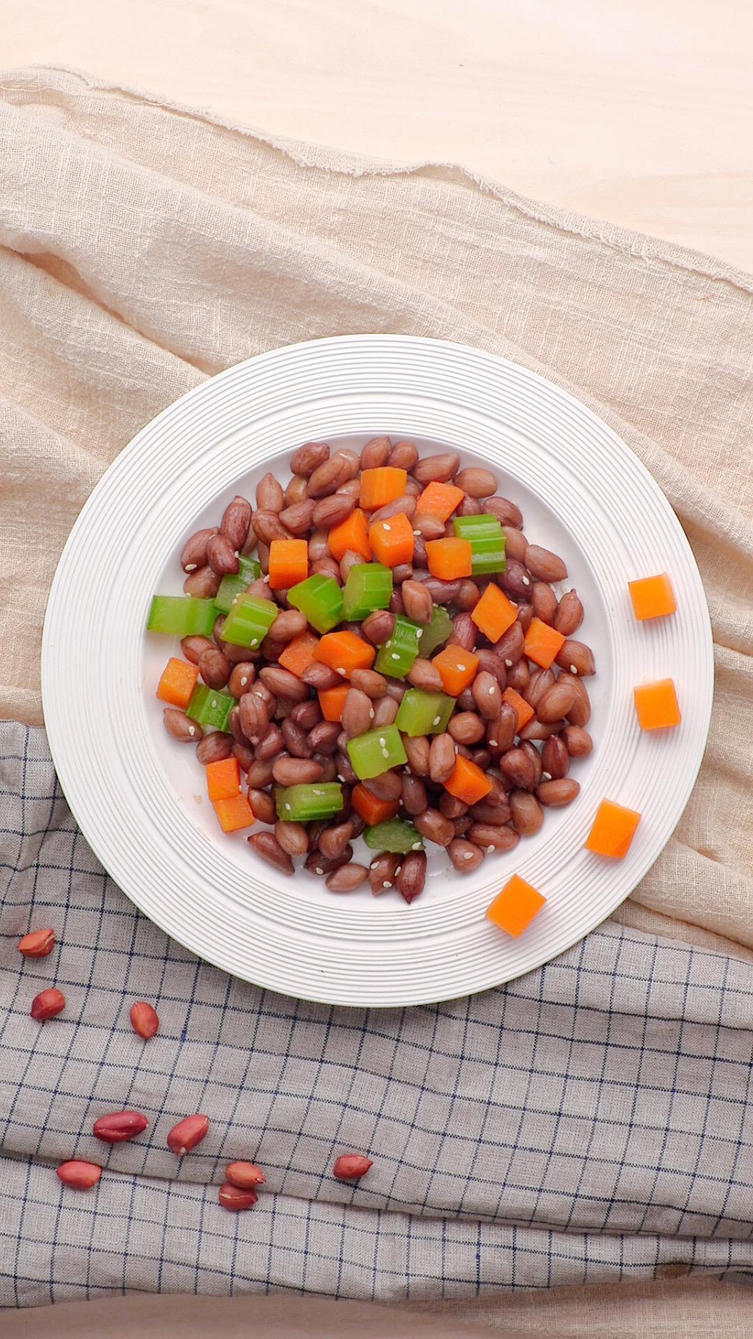 凉拌芹菜花生米