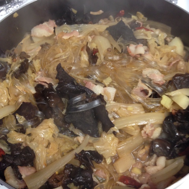 东北酸菜白肉炖粉条