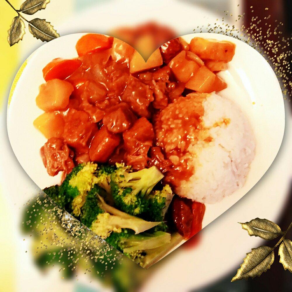 红咖喱鸡块炖杂蔬
