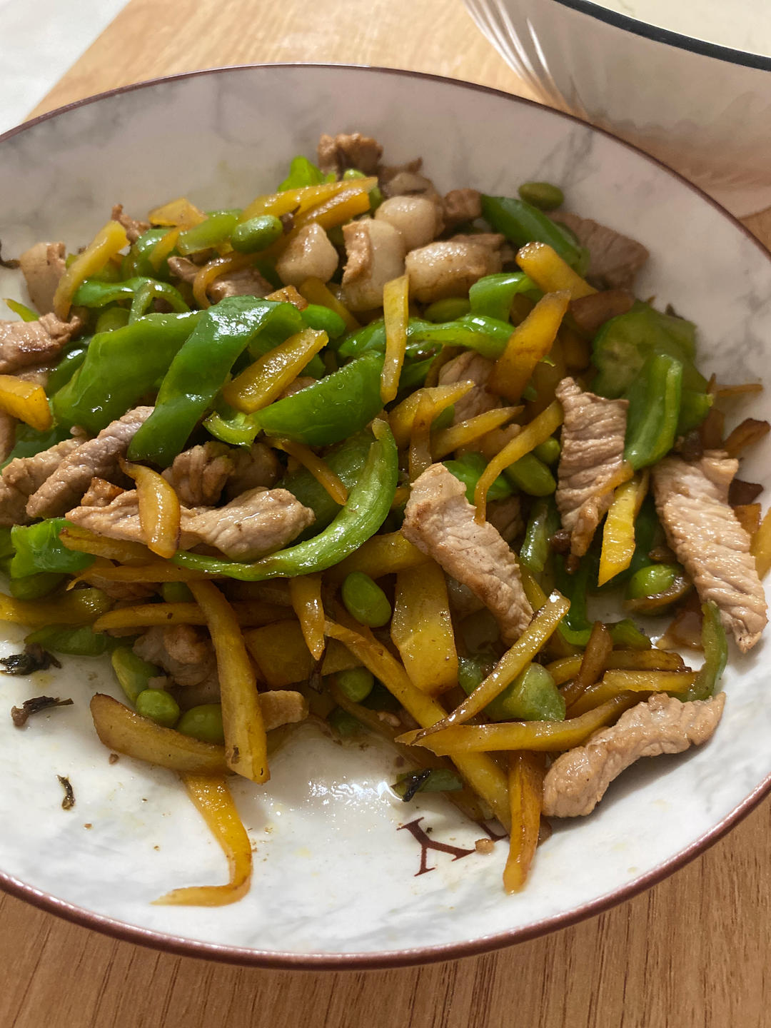 辣椒水果黄胡萝卜炒肉丝