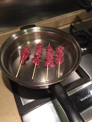 家庭自助烧烤（牛肉串）的做法 步骤2