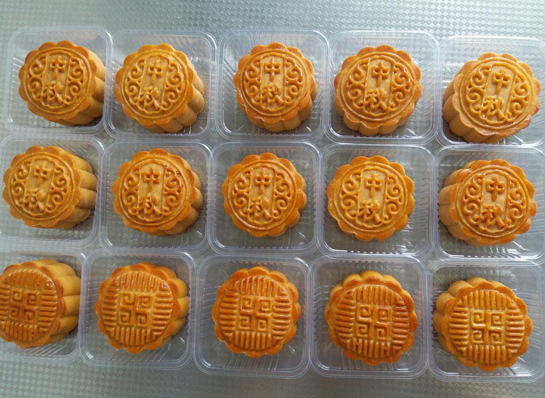 广式月饼—蛋黄莲蓉月饼