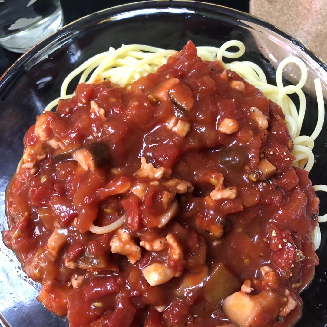 蕃茄蘑菇肉酱意大利面
