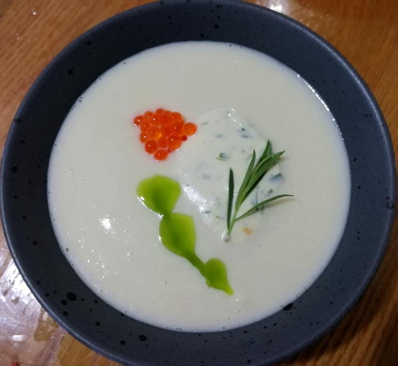 Cauliflower Veloute 花椰菜浓汤配鱼子酱和龙蒿慕斯的做法