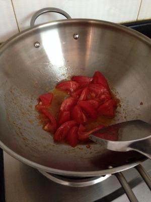 西红柿鸡蛋鲜虾面的做法 步骤4