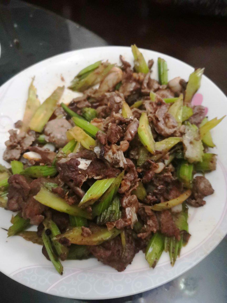 超下饭的芹菜炒牛肉