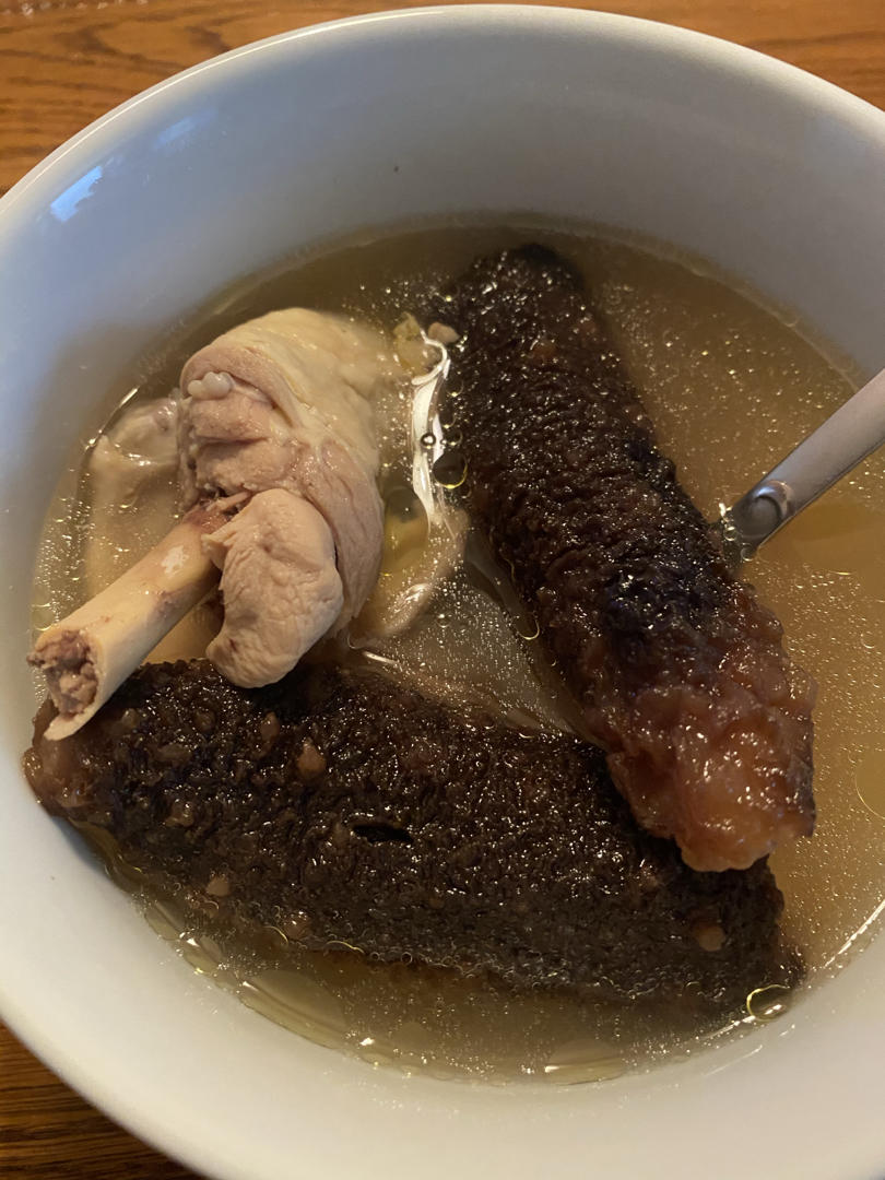 海参花胶乌鸡汤