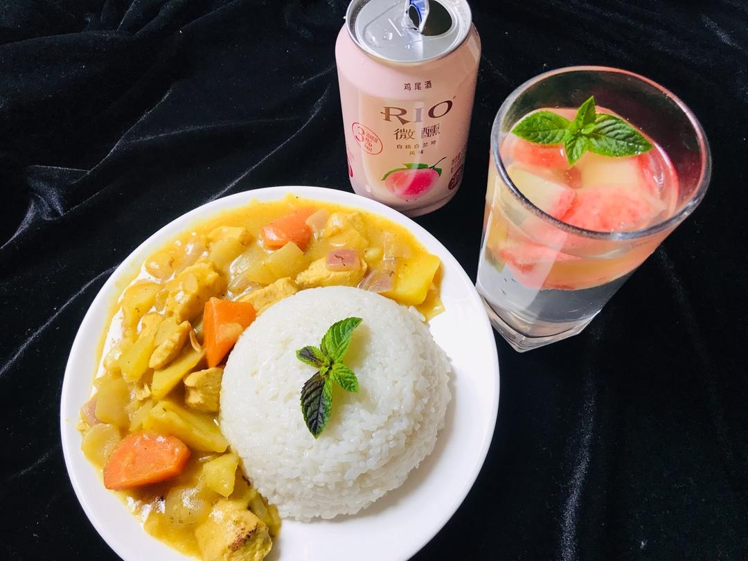 土豆咖喱鸡肉饭