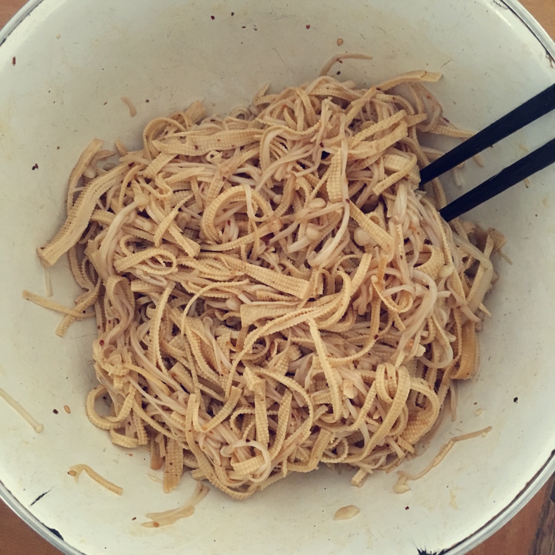 金针菇拌豆腐皮