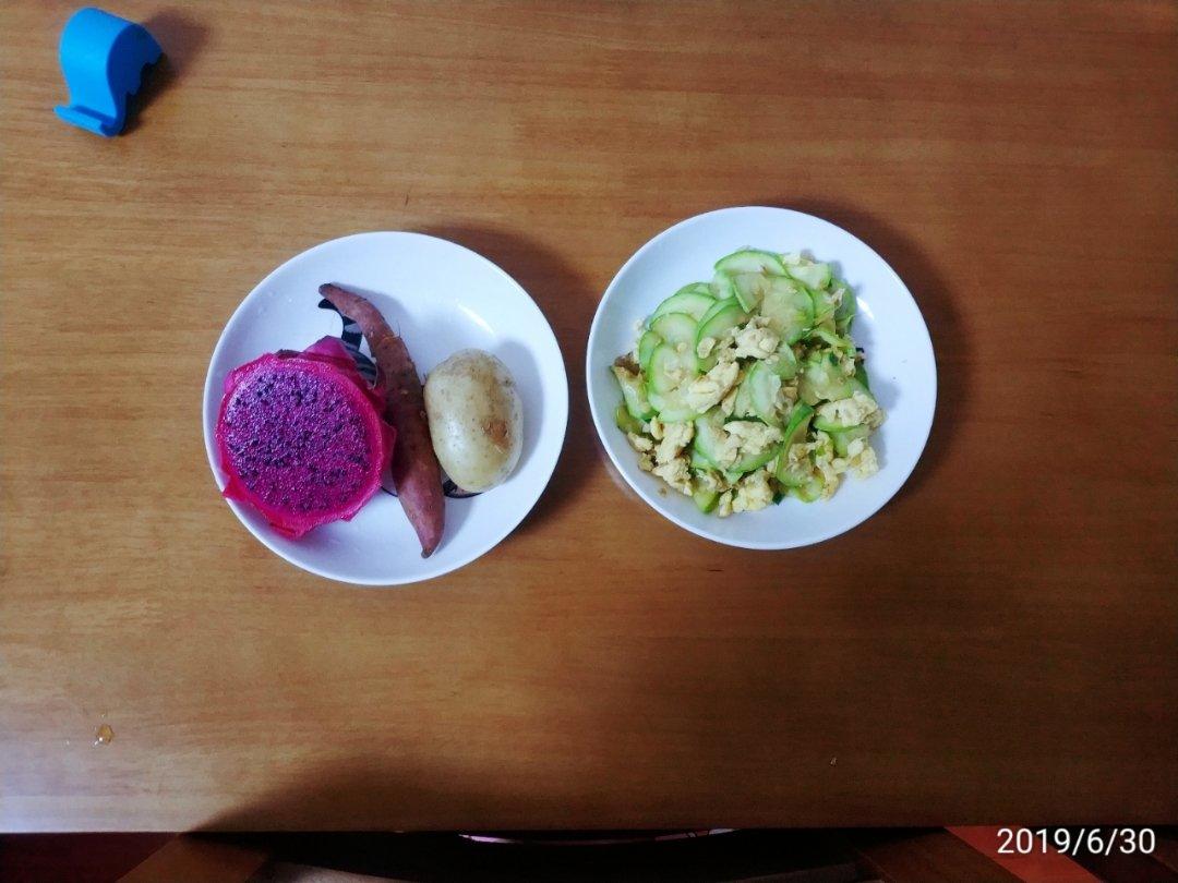 西葫芦瓜炒鸡蛋（茭瓜炒鸡蛋）