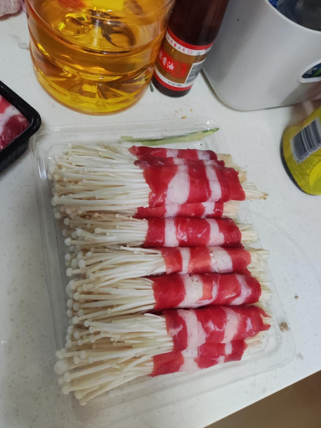 好吃到舔盘的肥牛金针菇卷