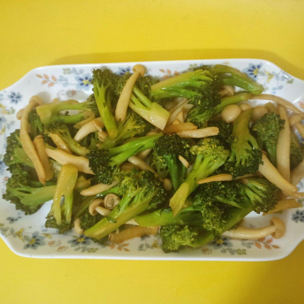 好吃不胖的西兰花炒菌菇