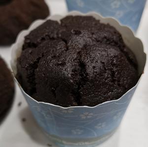 快手湿润松软的巧克力杯子蛋糕moist rich chocolate cupcakes的做法 步骤5