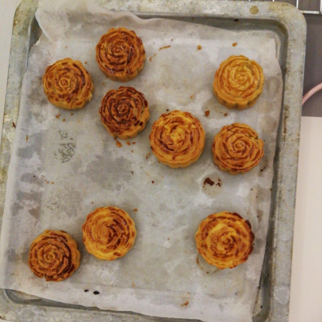 广式月饼——蛋黄莲蓉月饼