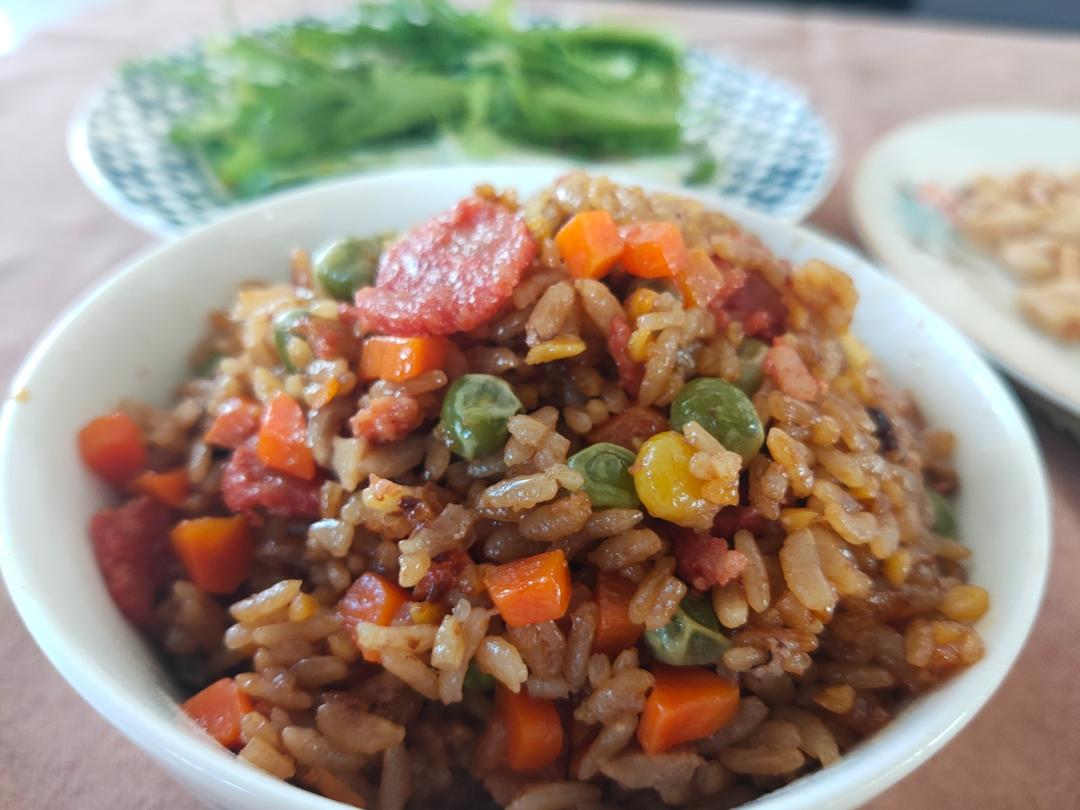 懒人电饭锅香肠焖饭/煲仔饭