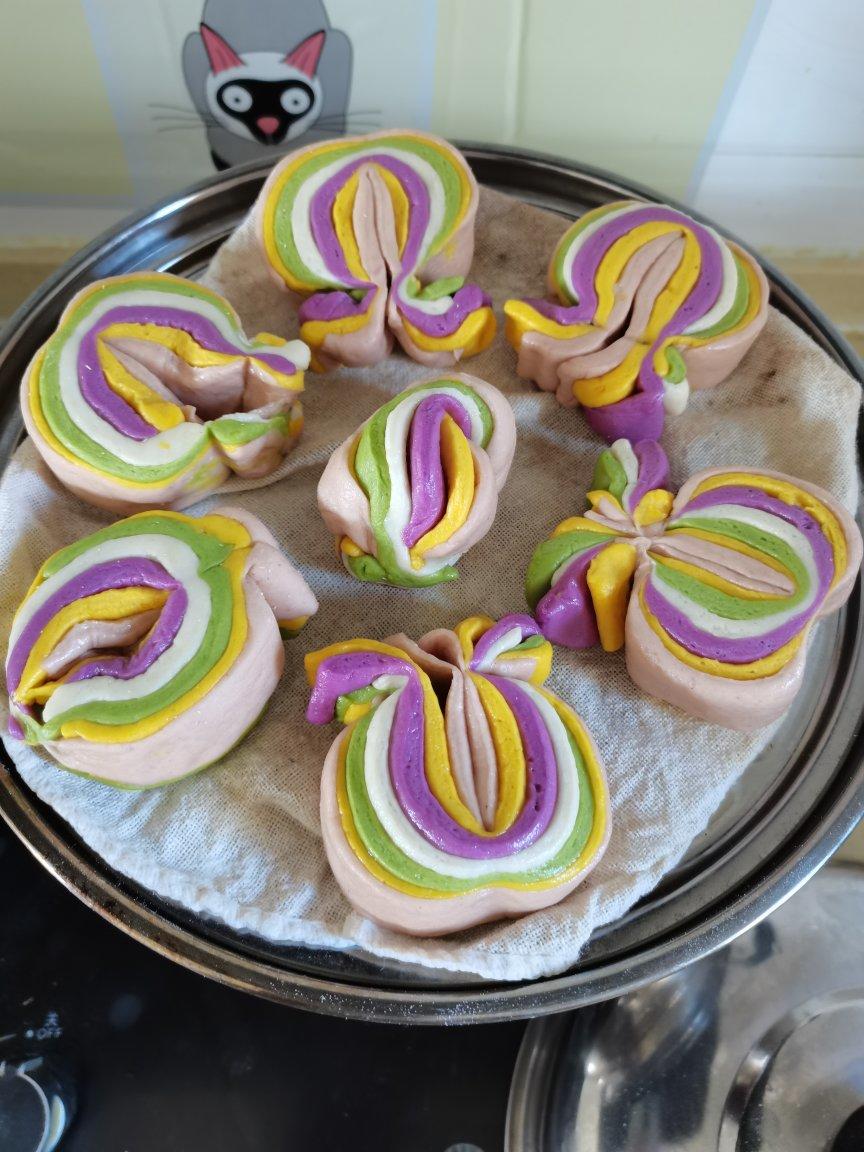 甜甜的宝妈做的彩色爱心卷馒头