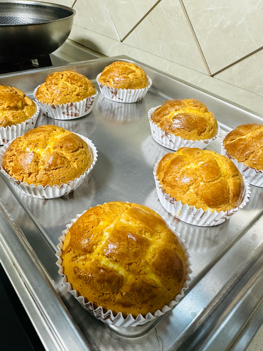 好吃到炸裂的港式菠萝包（附带制作酥皮的小视频）