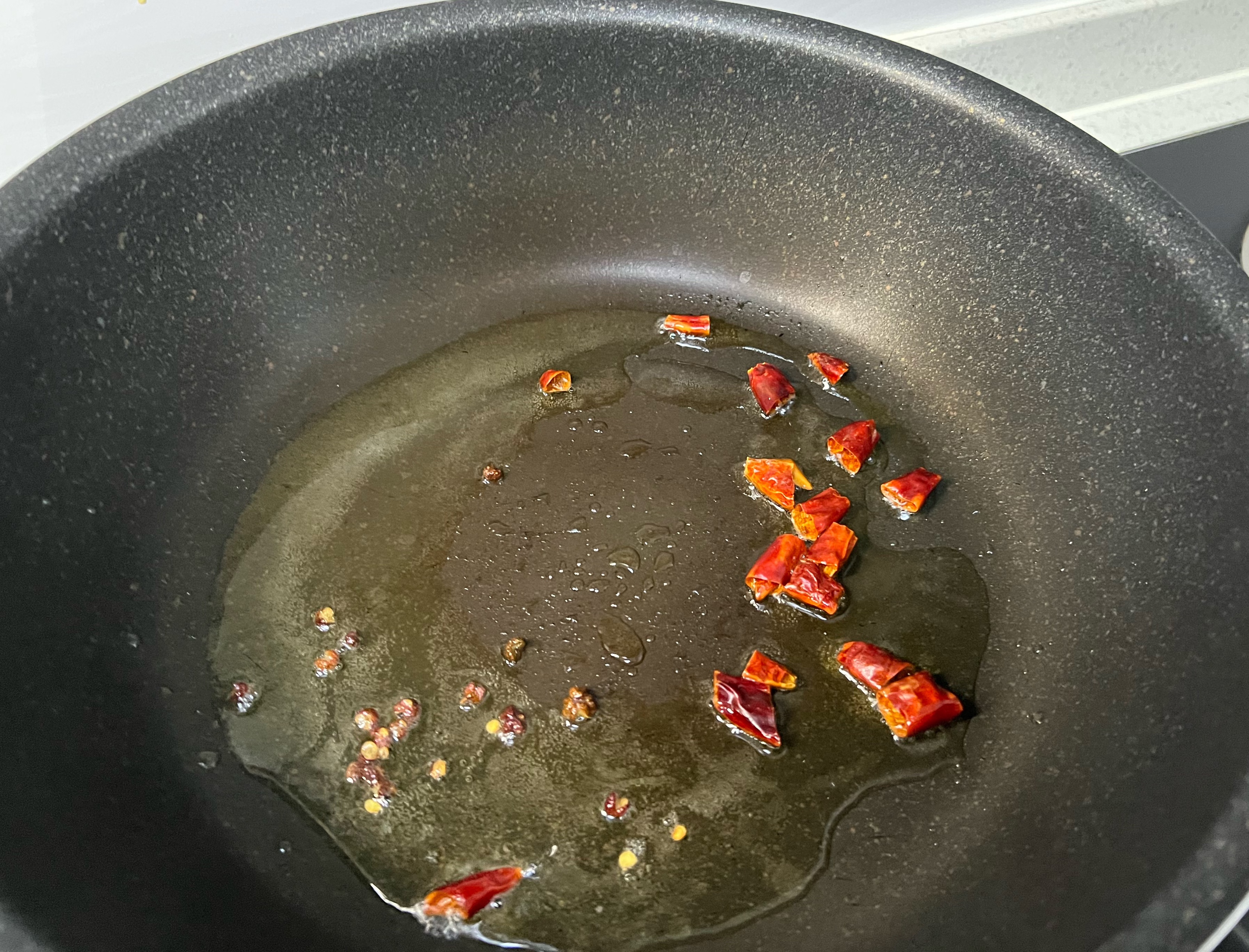 尖椒炒肥肠的做法 步骤6