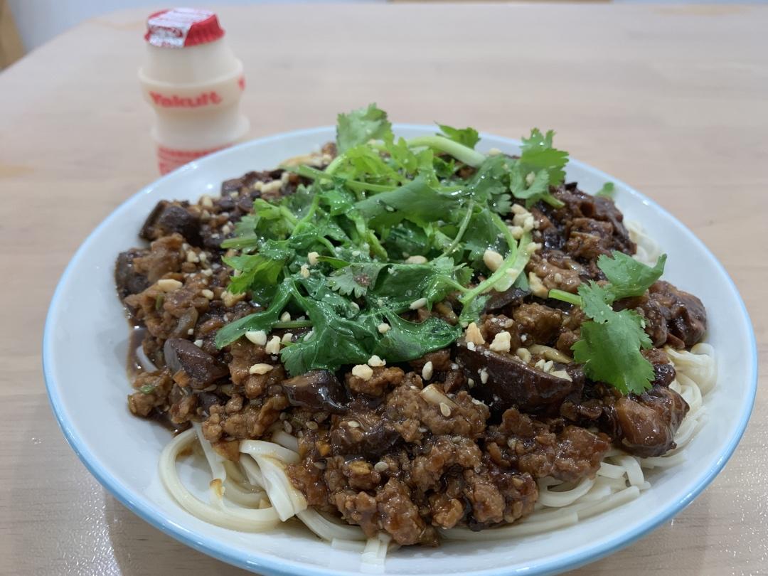 香菇肉酱拌面