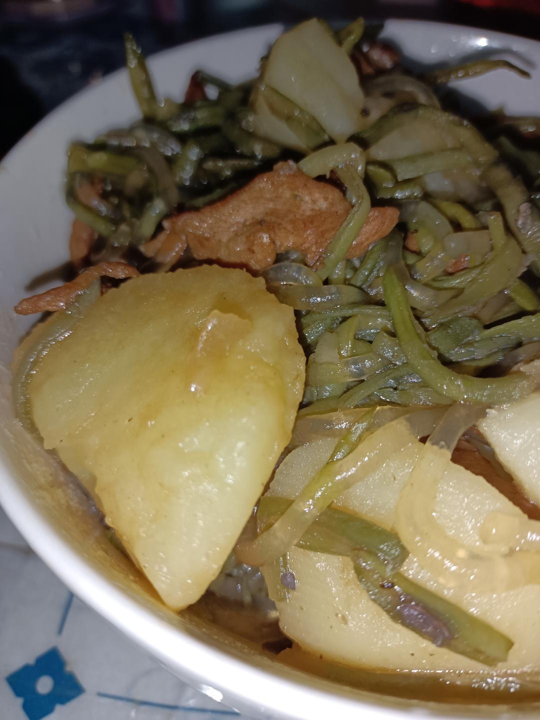 干豆角丝炖五花肉土豆