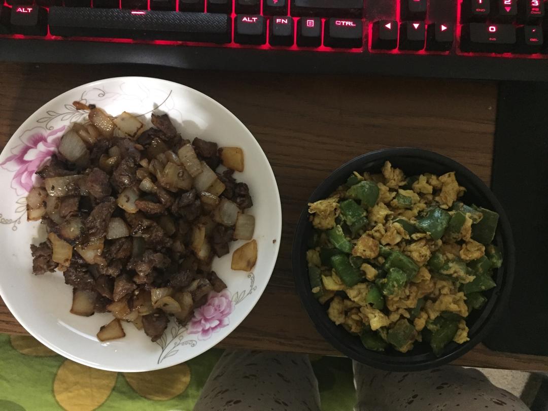 孜然洋葱炒牛肉粒