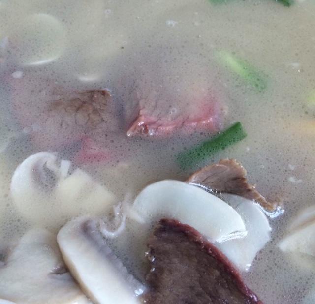 牛肉蘑菇汤的做法