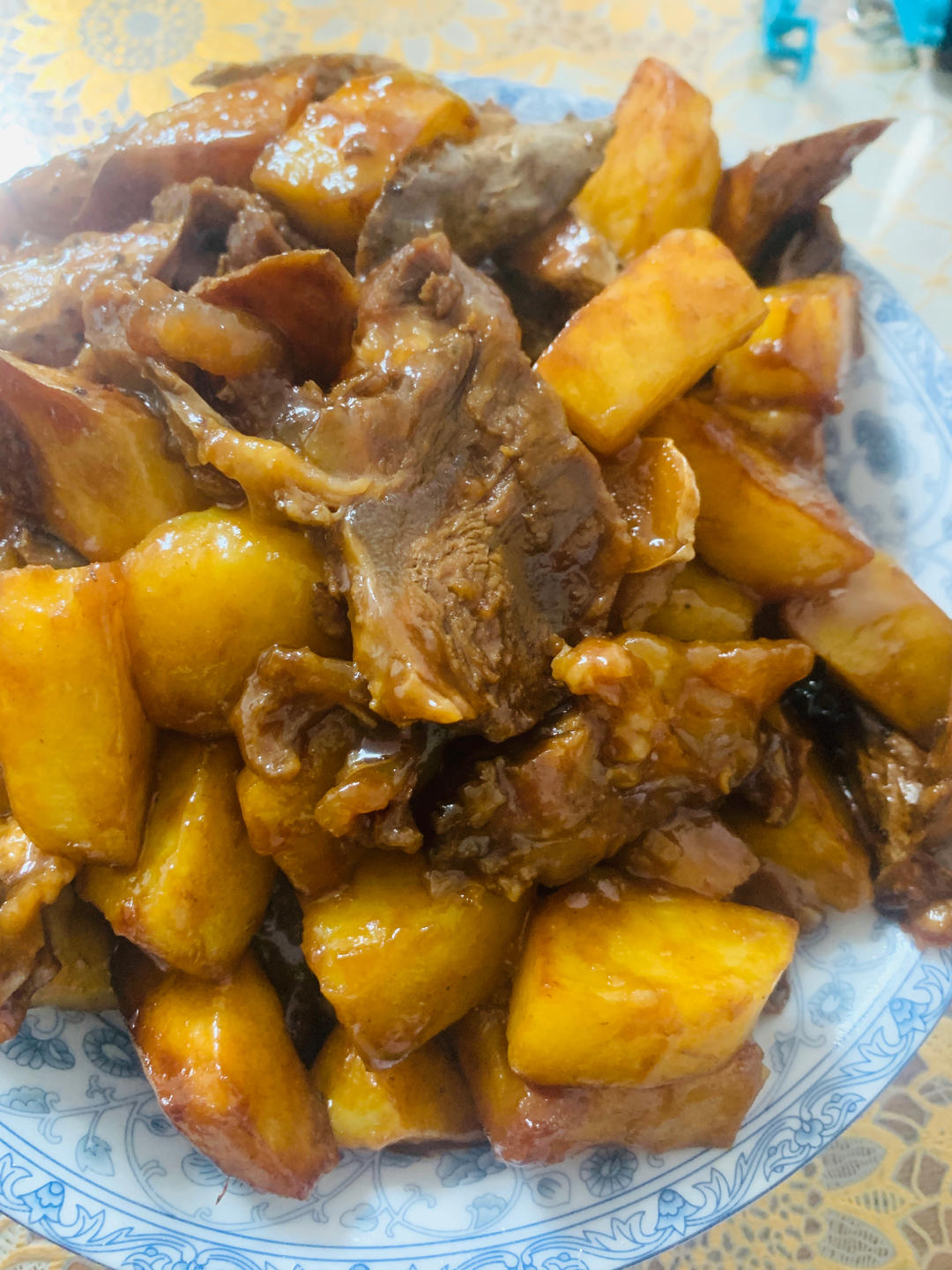 大厨教你天津名菜黄焖牛肉家常做法，酱香浓郁，在家做出饭店味道
