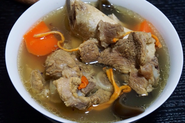 虫草花玉米排骨汤