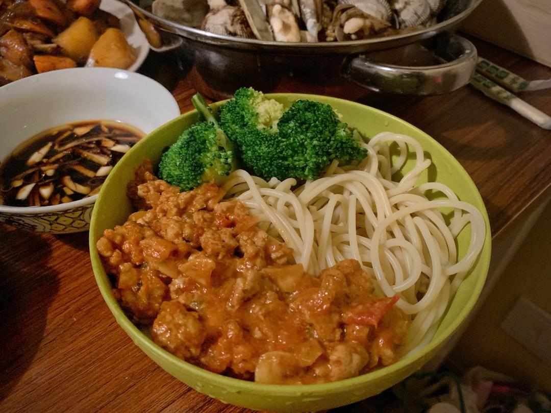 （完胜必胜客的）番茄肉酱意大利面～