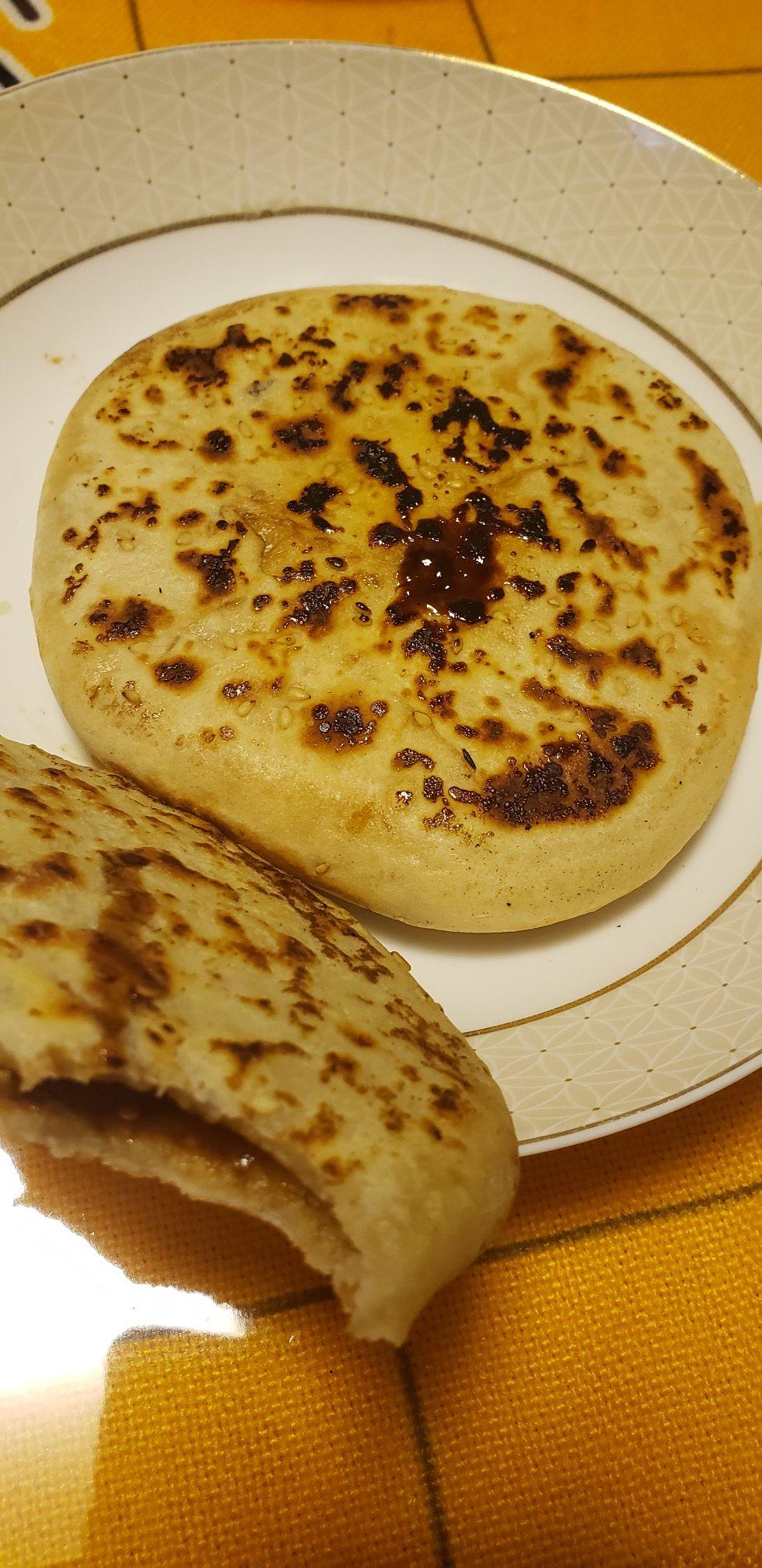 吃草莓哒兔纸做的又香又软的红糖饼