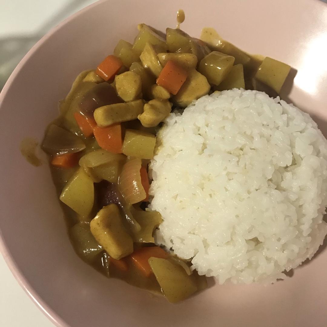 土豆咖喱鸡肉饭