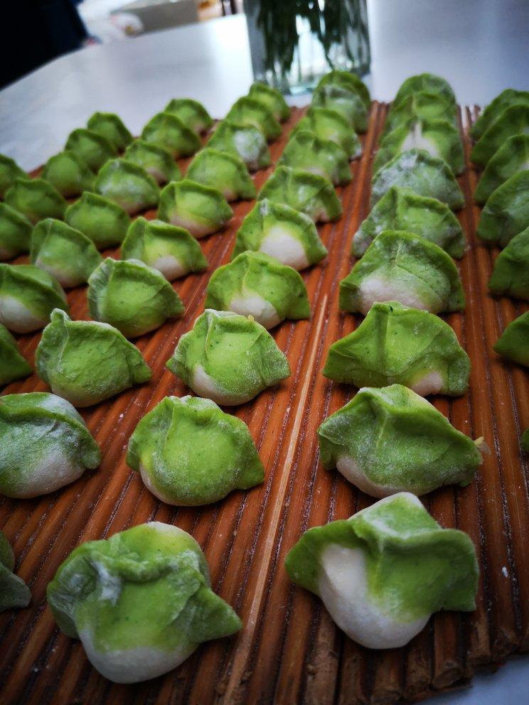 好看又好吃的翡翠饺子🥟菠菜的颜色真好看❗️