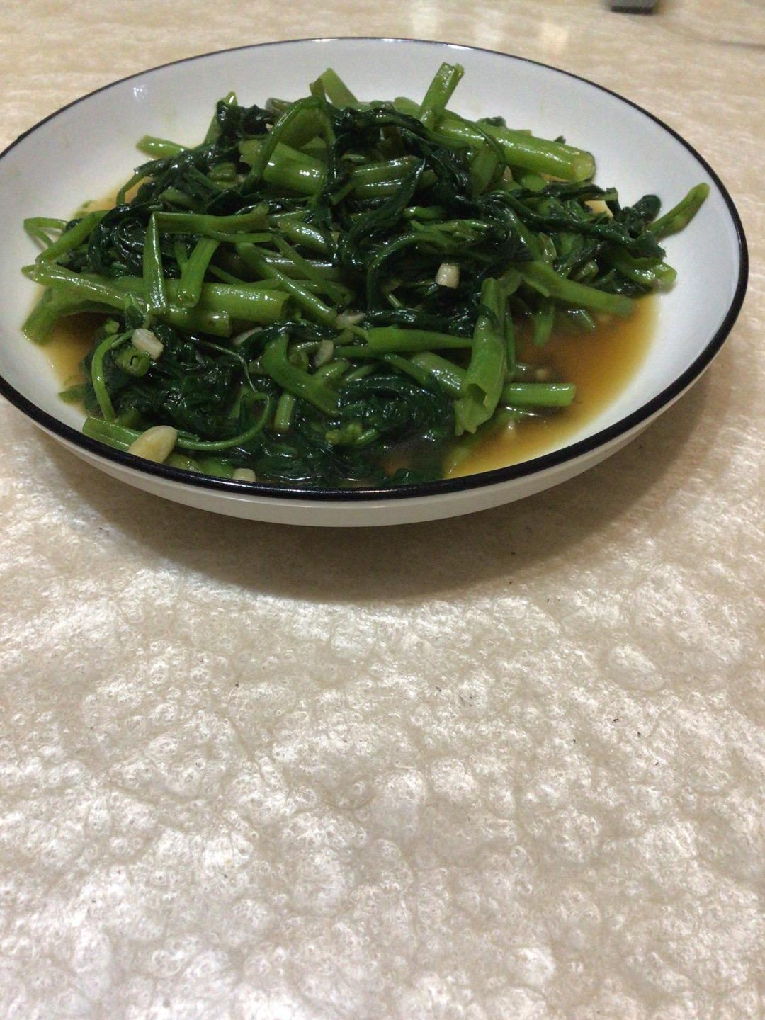 爆炒耗油空心菜