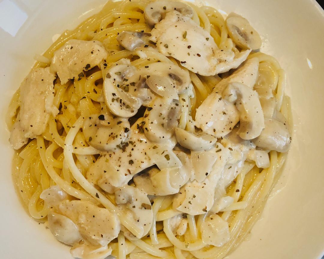 低脂牛奶蘑菇鸡肉意面