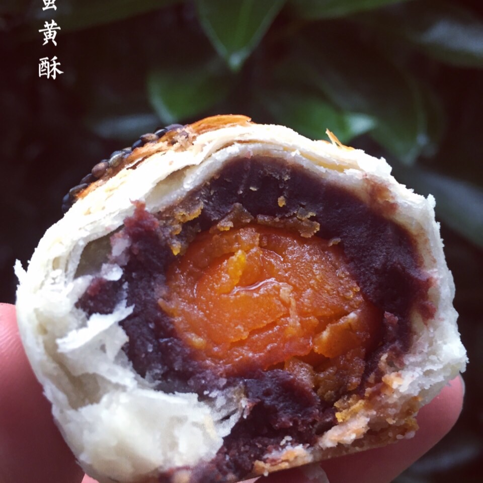 萌得掉渣渣的蛋黄酥