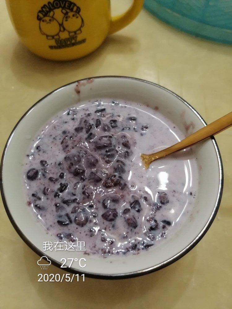 紫米牛奶粥