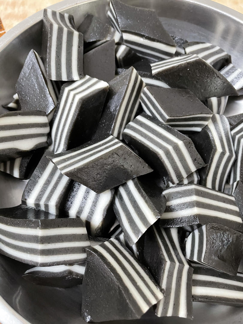 黑芝麻椰汁千层马蹄糕