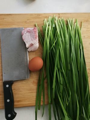 韭菜+鸡蛋+猪肉馅水饺的做法 步骤1