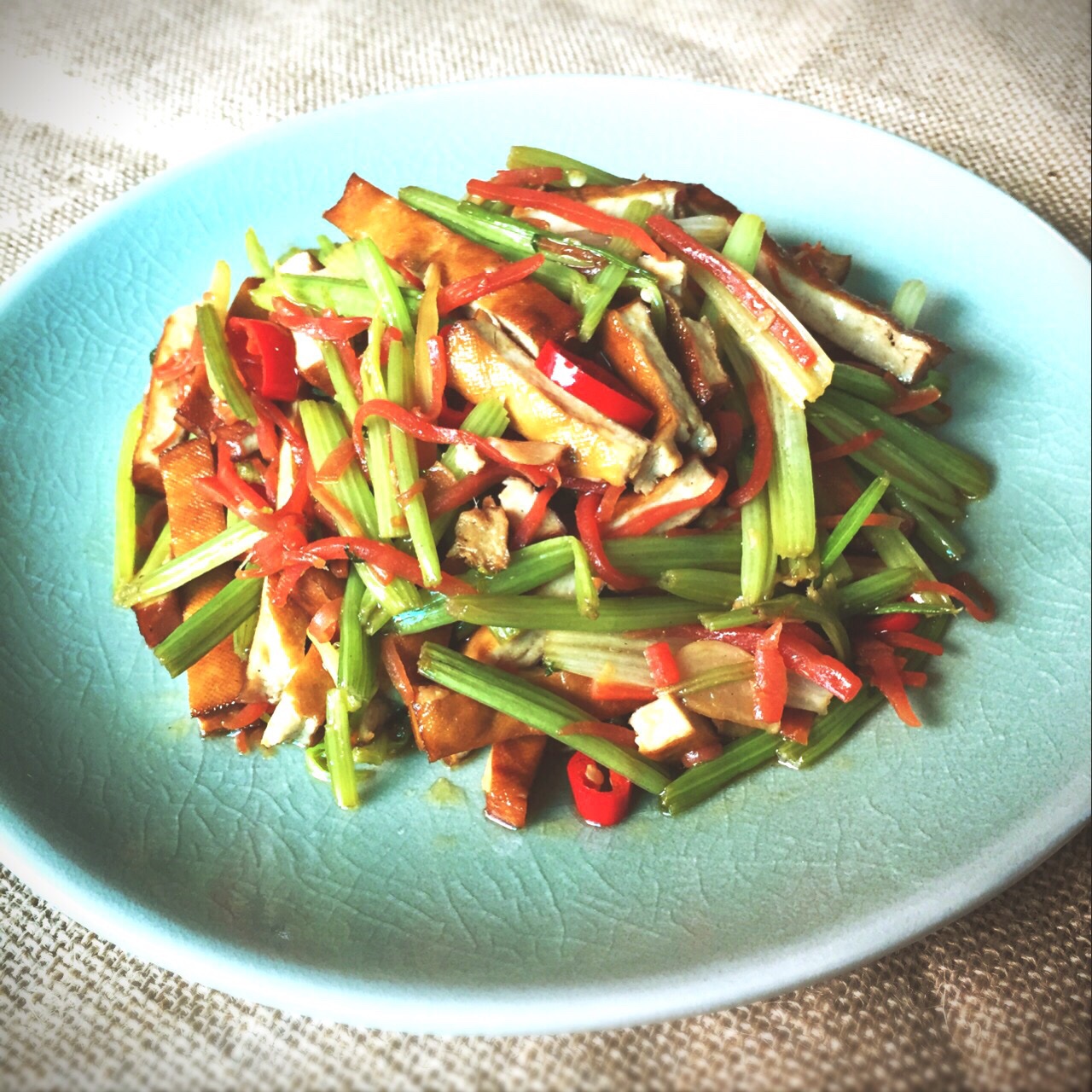 小芹菜炒香干